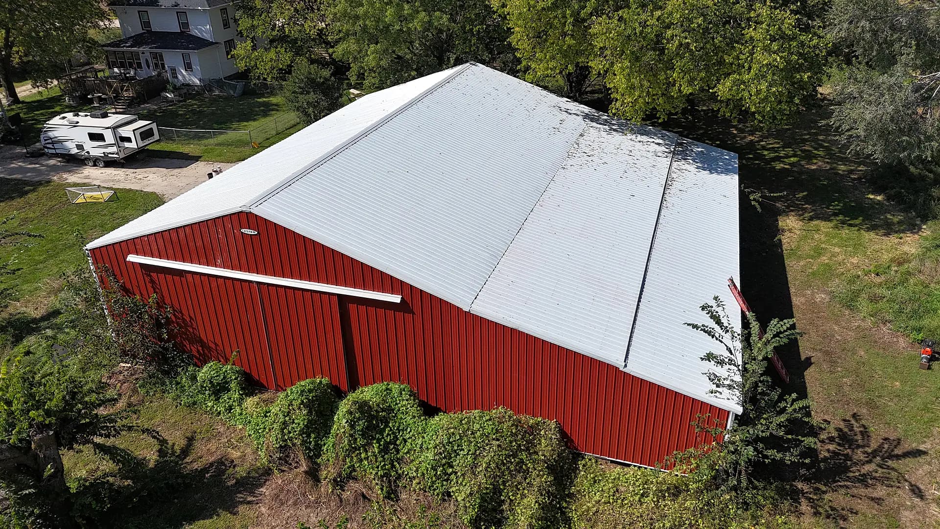 Standing seam metal roof on agricultural building by Royalty Roofing